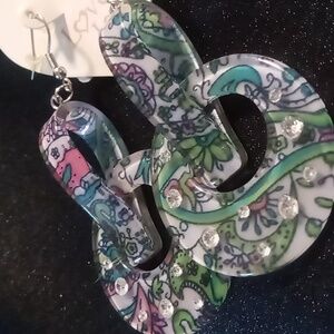 Love ,love earrings acrylic dangling nwt